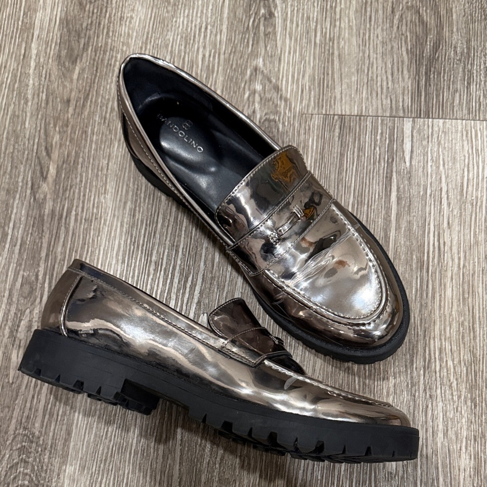 Bandolino Silver Metallic Patent Lug Sole Loafers 8.5
